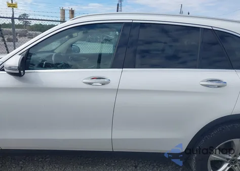 2017 Mercedes-Benz Glc 300 z USA, uszkodzony, nr VIN WDC0G4JBXHF221983